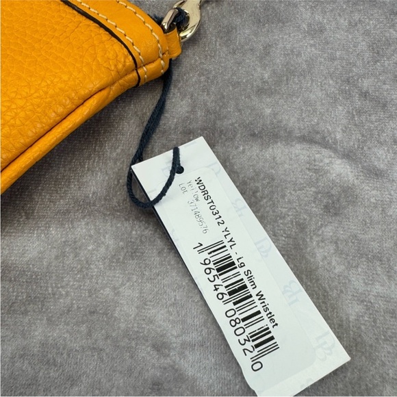 Dooney & Bourke Pebble Grain Large Wristlet/Pouch Bag NWT - Picture 9 of 10